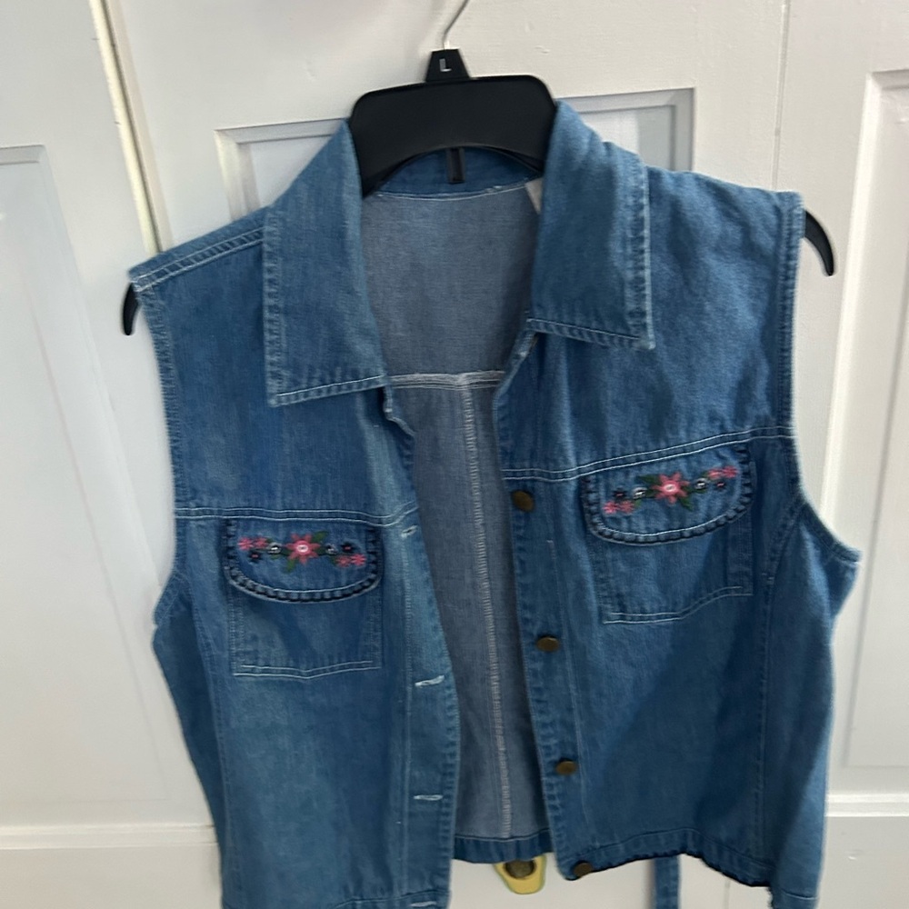 Vintage denim vest embroidered flowers